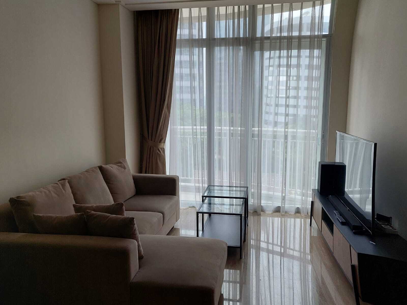 Luxury 1-Bed South Hills Apartment with Private Lift