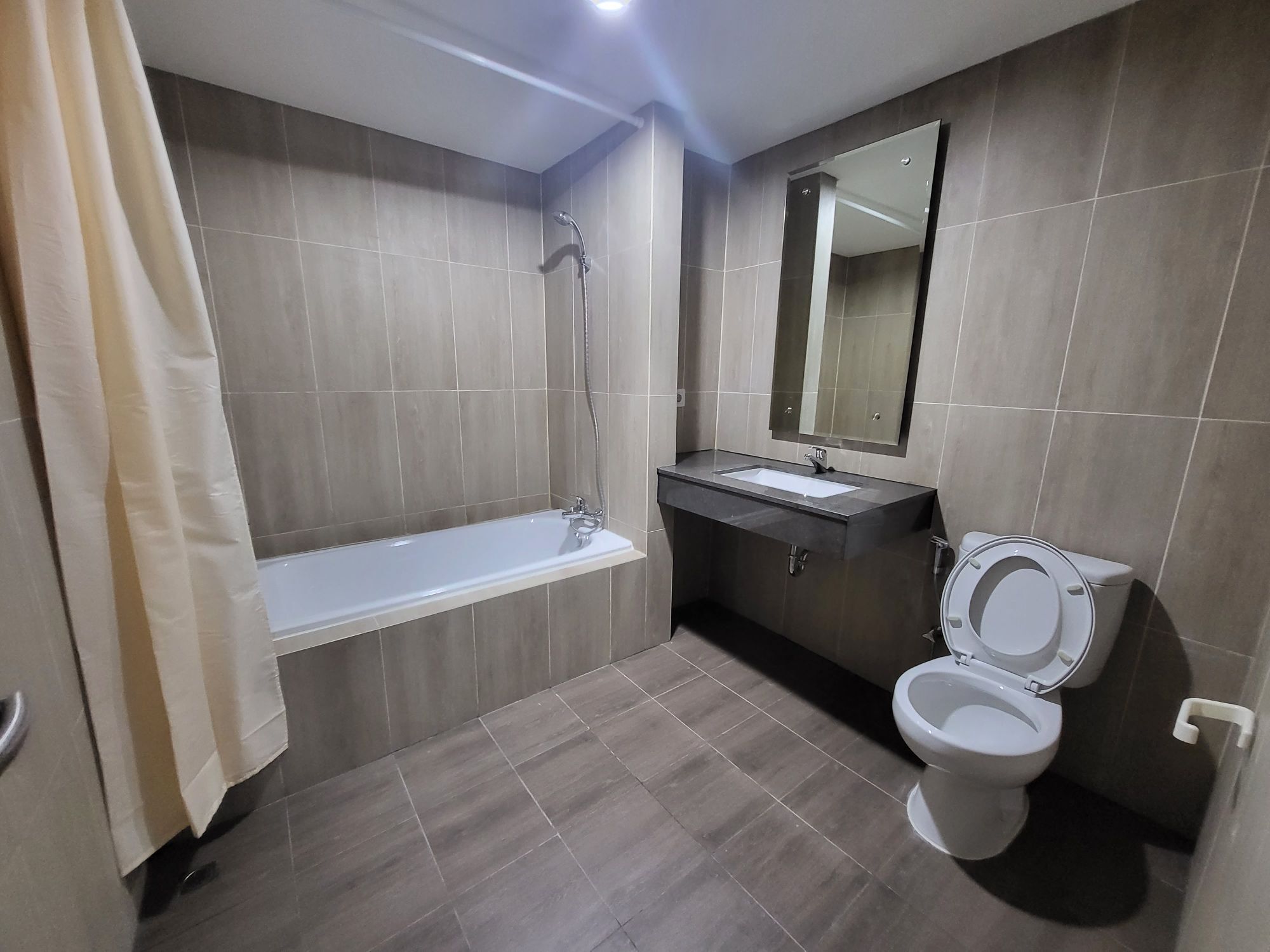 Orange County Apartment - Fully Furnished with Premium Amenities