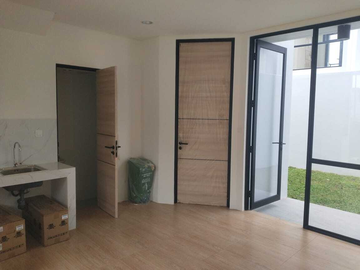 Modern 3-Bedroom House with Garden in Karawaci