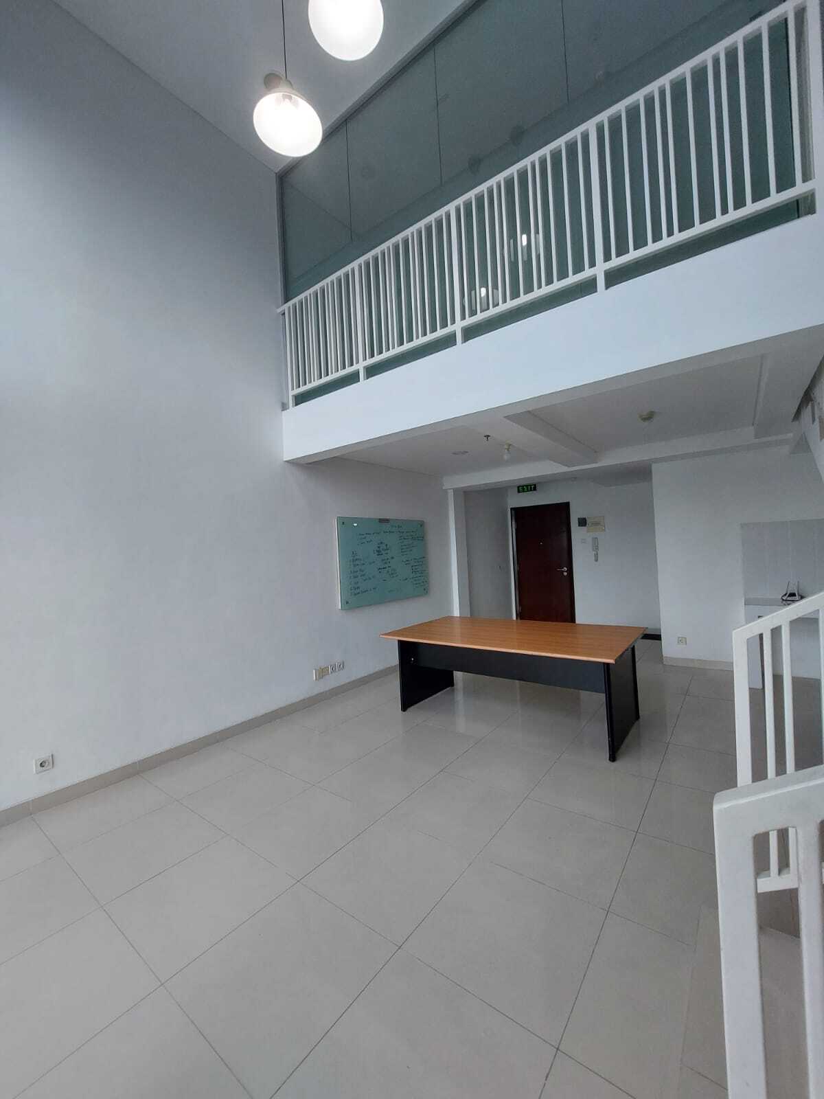 Large 103m² Unfurnished Apartment with City View