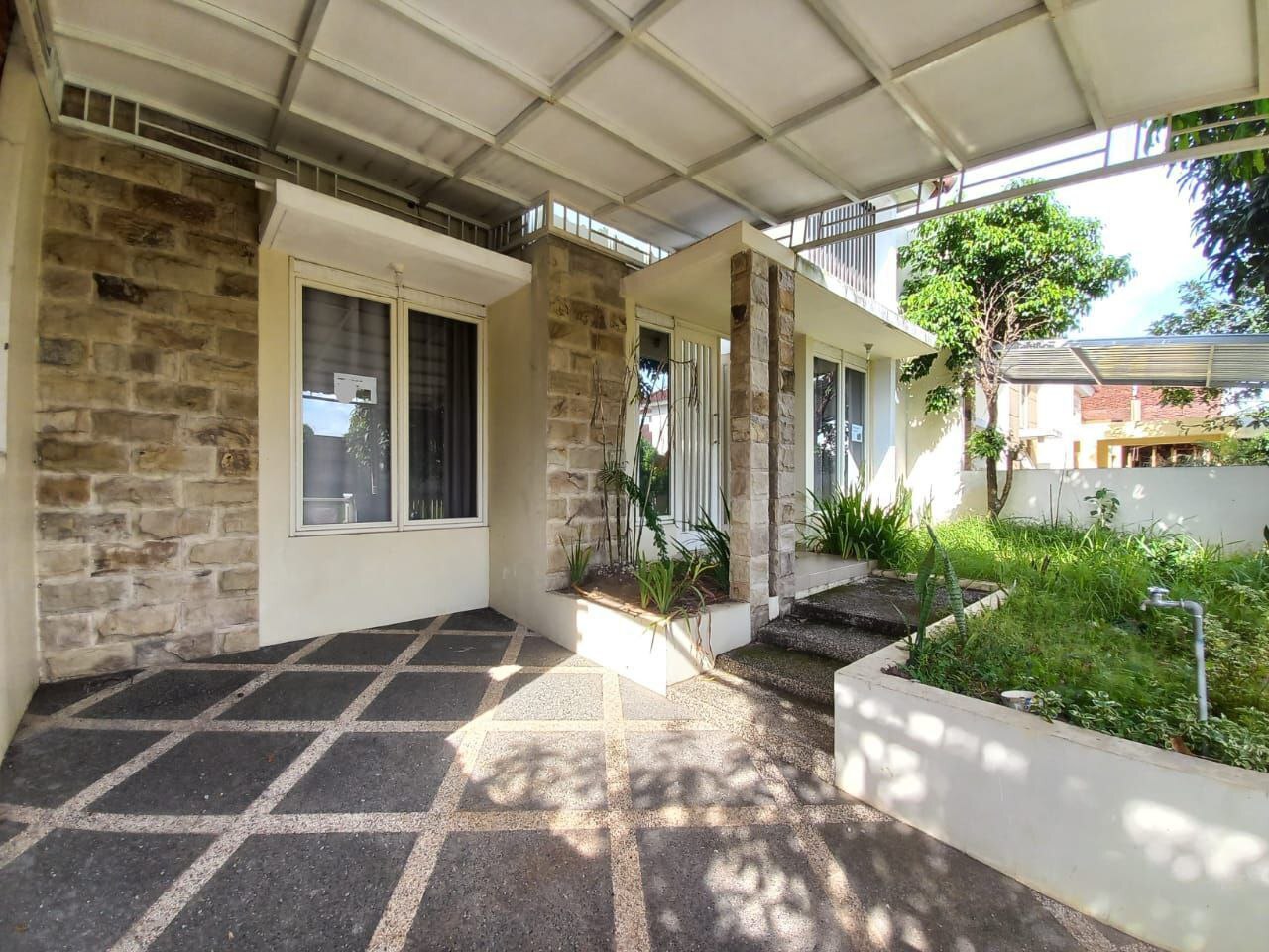 Villa Puncak Tidar Rental - Comfortable 3-Bedroom House in Strategic Location