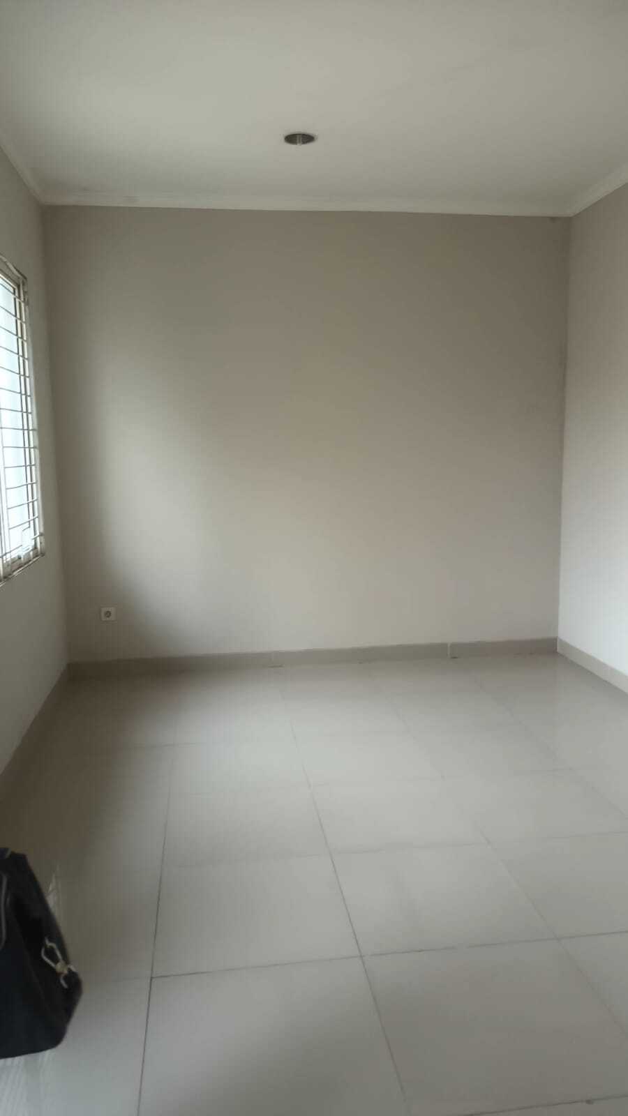 2-Story Ready-to-Move House with AC in Strategic Location