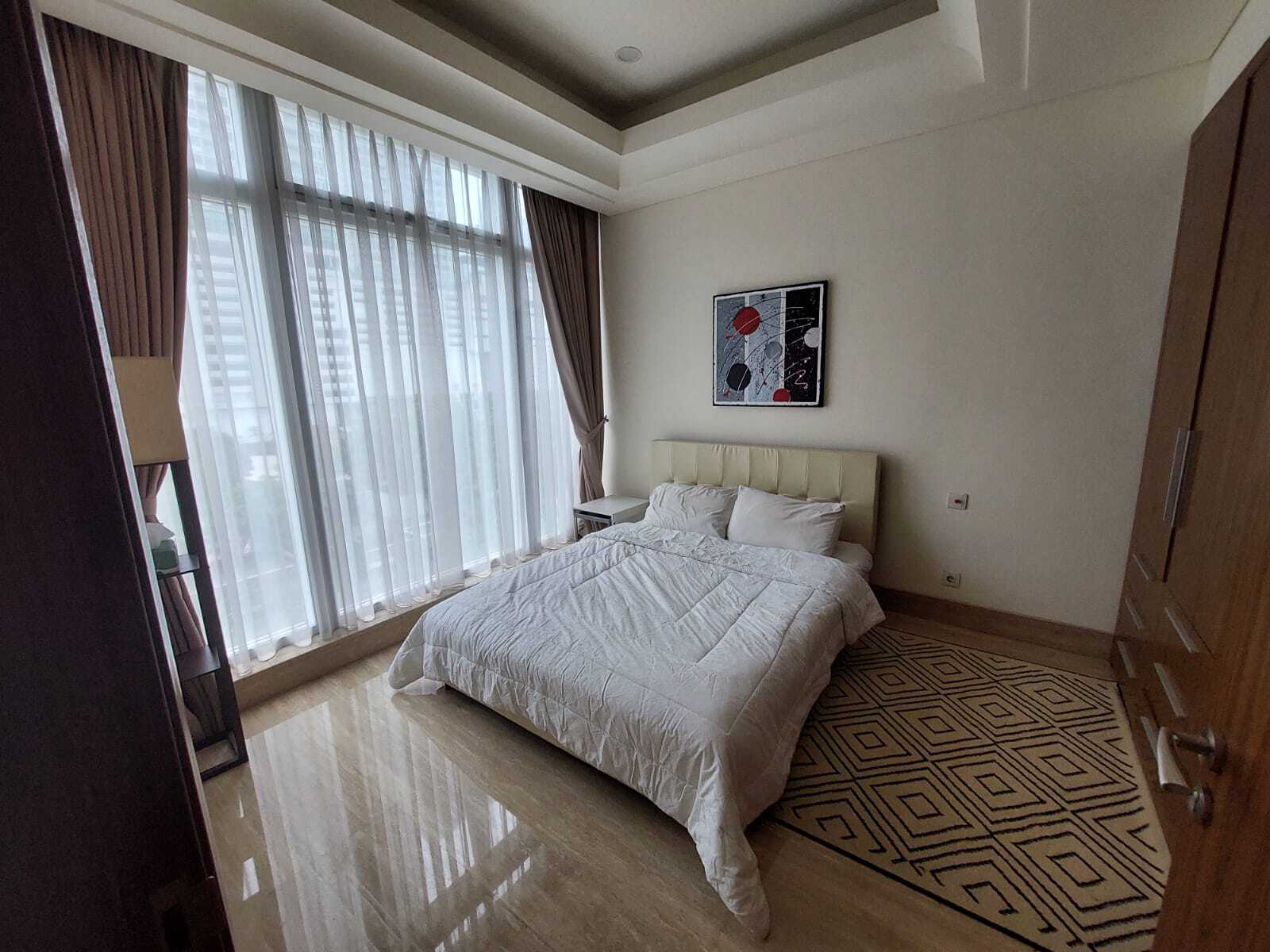 Luxury 1-Bed South Hills Apartment with Private Lift