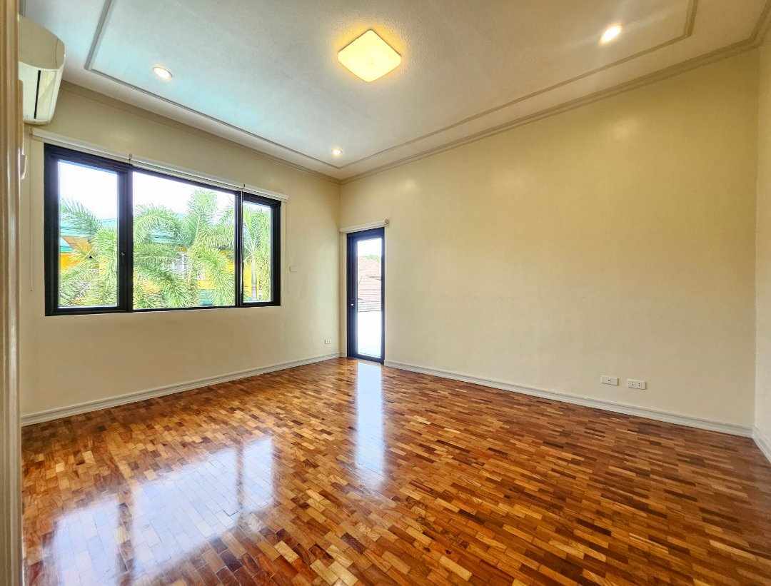 4 Bedroom House with Pool in Ayala Alabang Village
