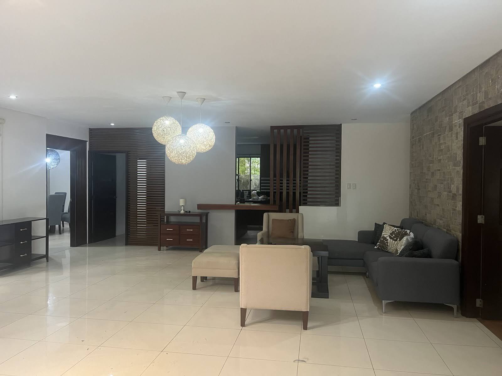 Ayala Southvale Sonera-дағы қызметші бөлмесі бар заманауи 4 бөлмелі үй