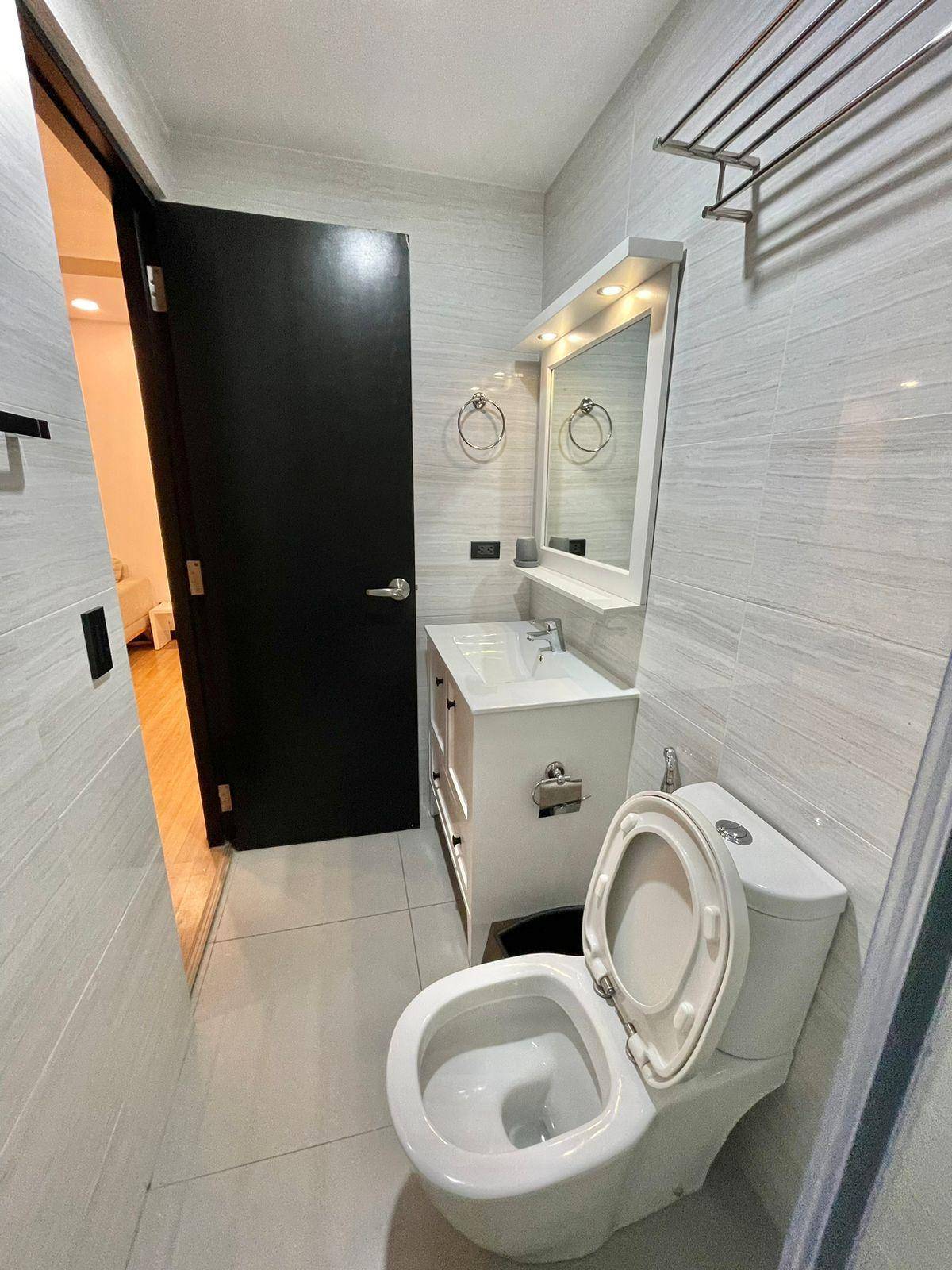 Two Serendra-дағы толық жабдықталған 2 бөлмелі пәтер