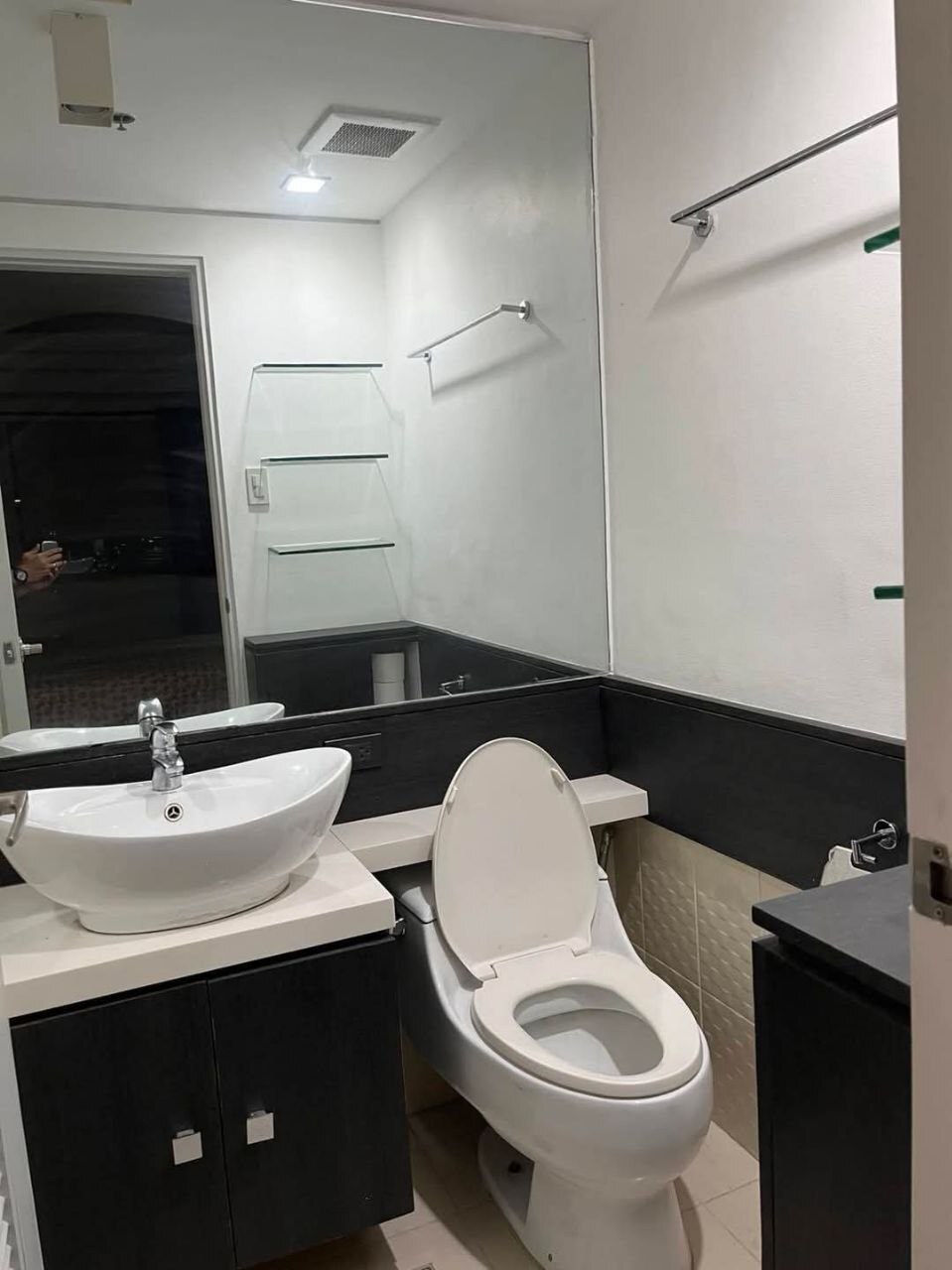 Fully Furnished 3-Bedroom Apartment in BGC with Premium Amenities