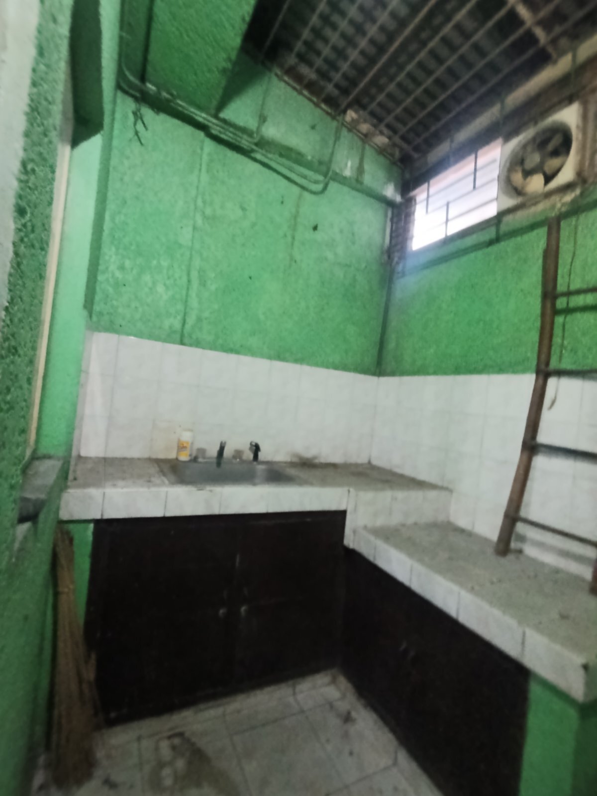 Capitol Medical Center, Panay Ave QC маңындағы 2 жұмақты таунхаус