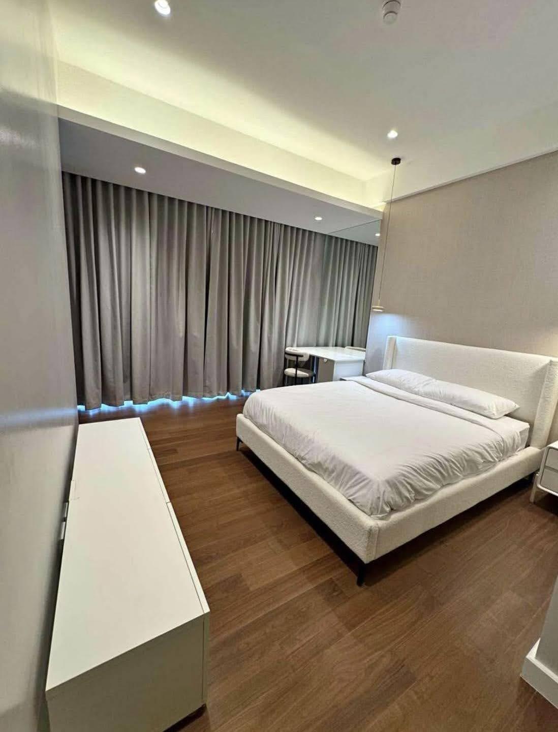 Grand Hyatt Residences-тегі 2 бөлмелі толық жабдықталған люкс пәтер