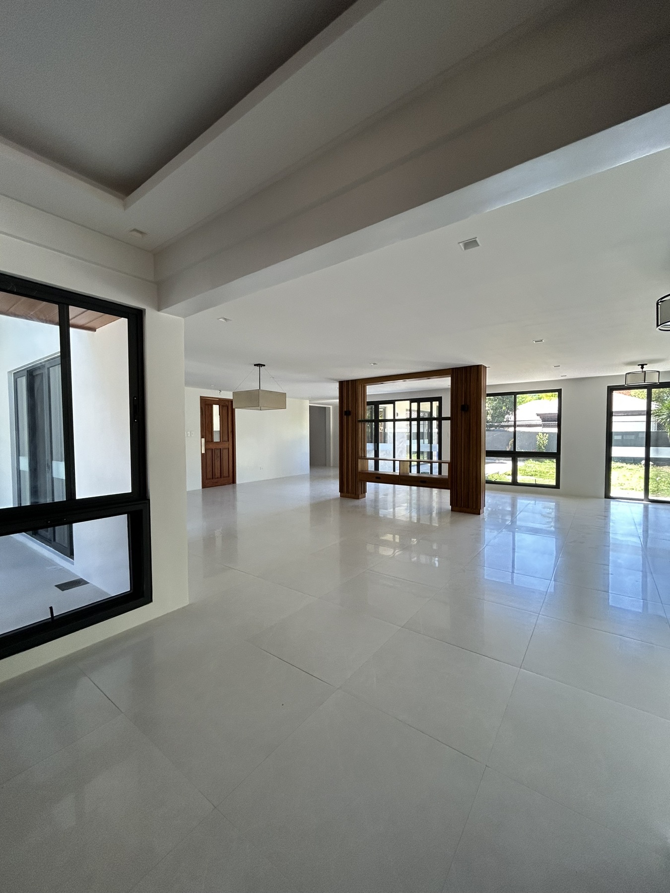 4 Bedroom House with Pool, Multiple Rooms, and Large Parking
