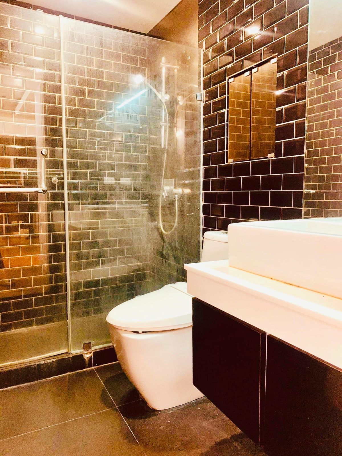 One Shangrila Place, Ortigas Center-дегі 2 жумектаны бар асыл пәтер