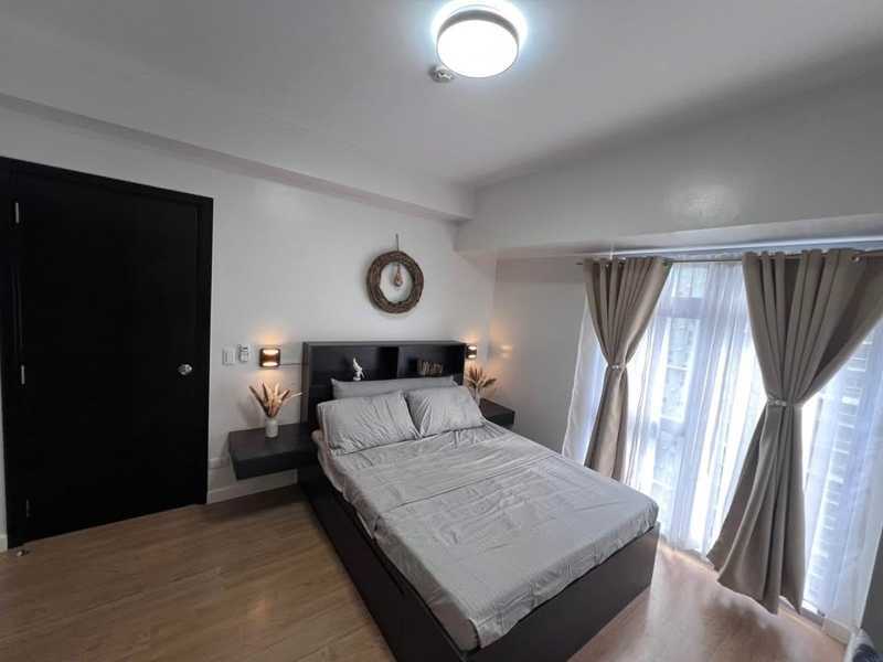Park Triangle Residences - Полностью меблированная 1-комнатная квартира в Форт Бонифасио