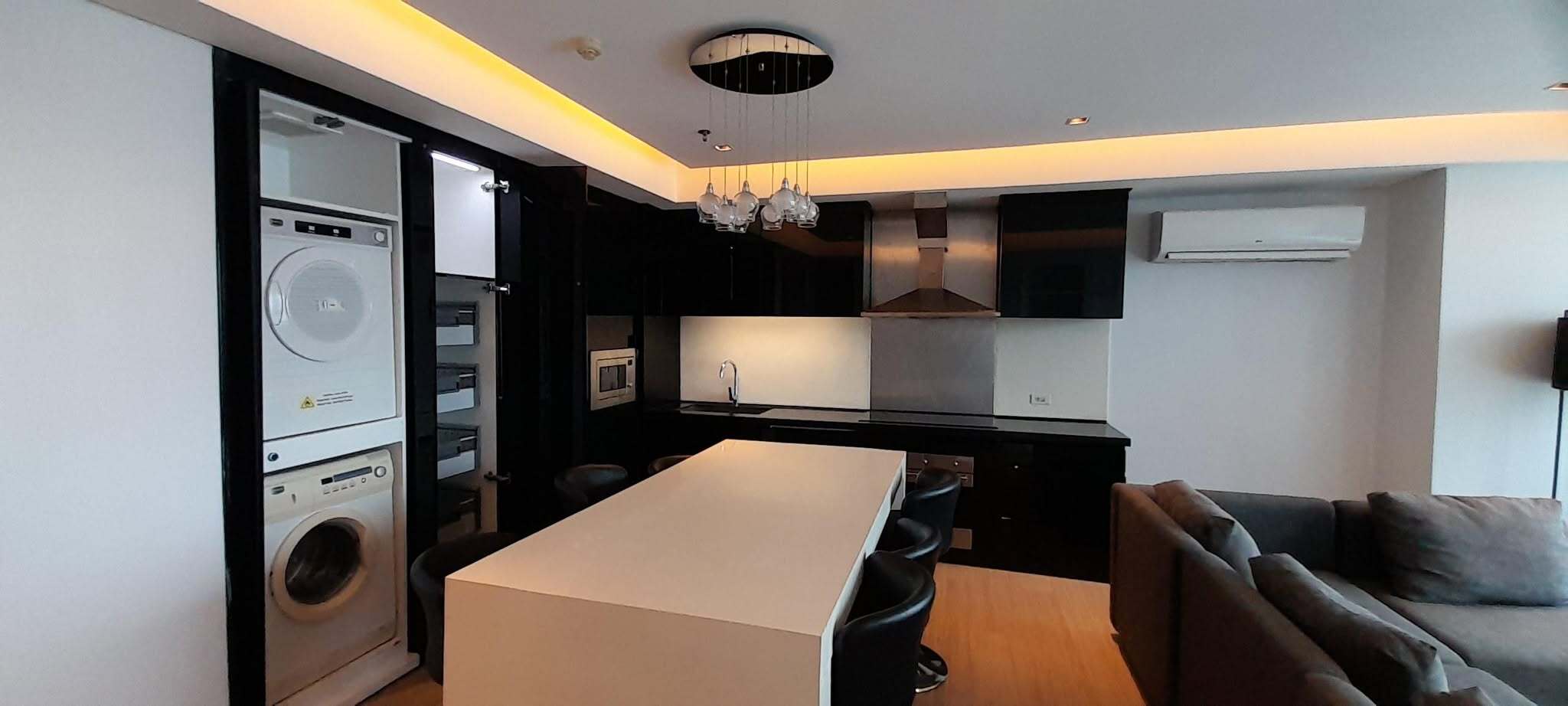 Толық жабдықталған 2 бөлмелі пәтер Alpha Land Makati Place-те