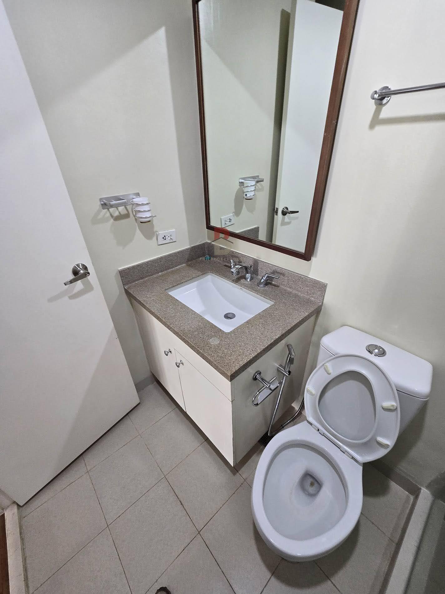 Grove Rockwell Tower D - Пасигтегі кең 3 бөлмелі пәтер