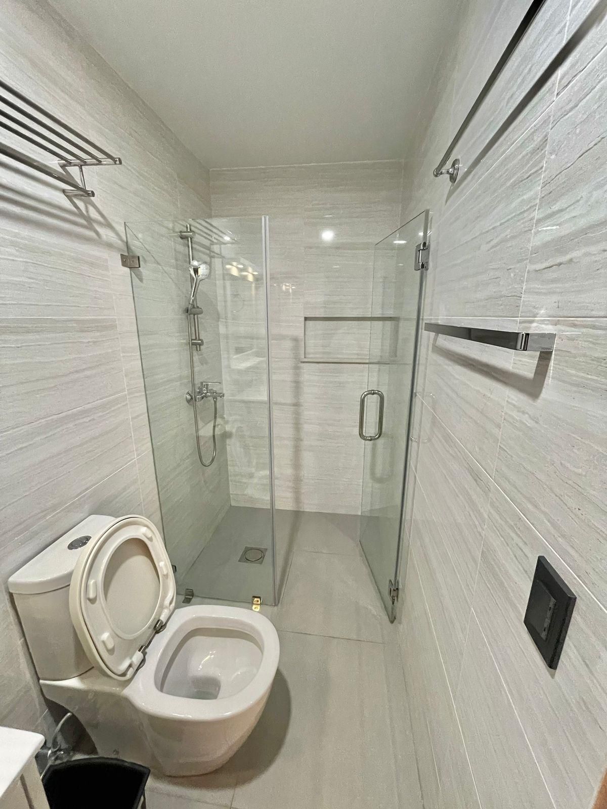 Two Serendra-дағы толық жабдықталған 2 бөлмелі пәтер