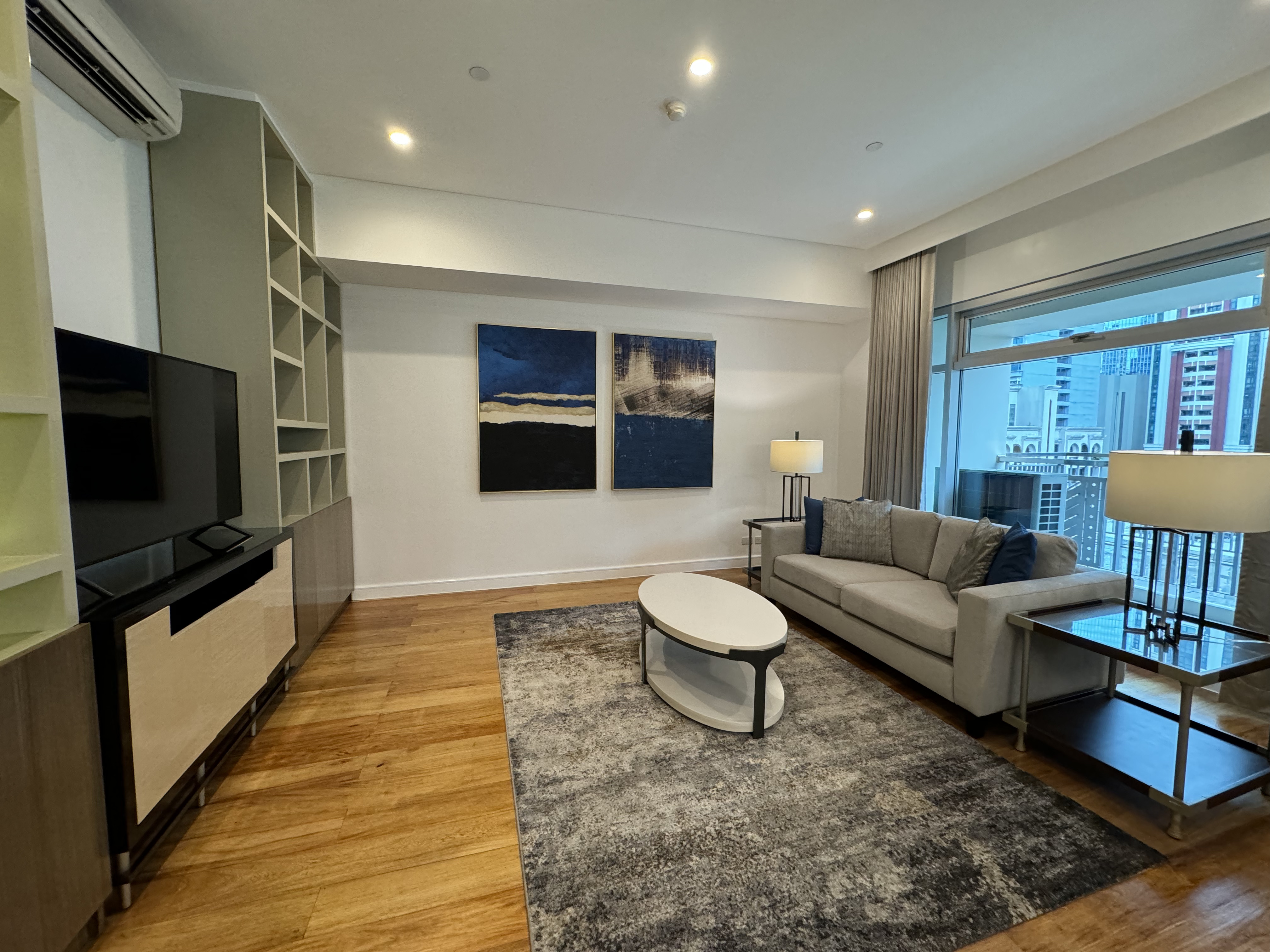 Luxurious 2-Bedroom Bi-Level Apartment at One Penn Place