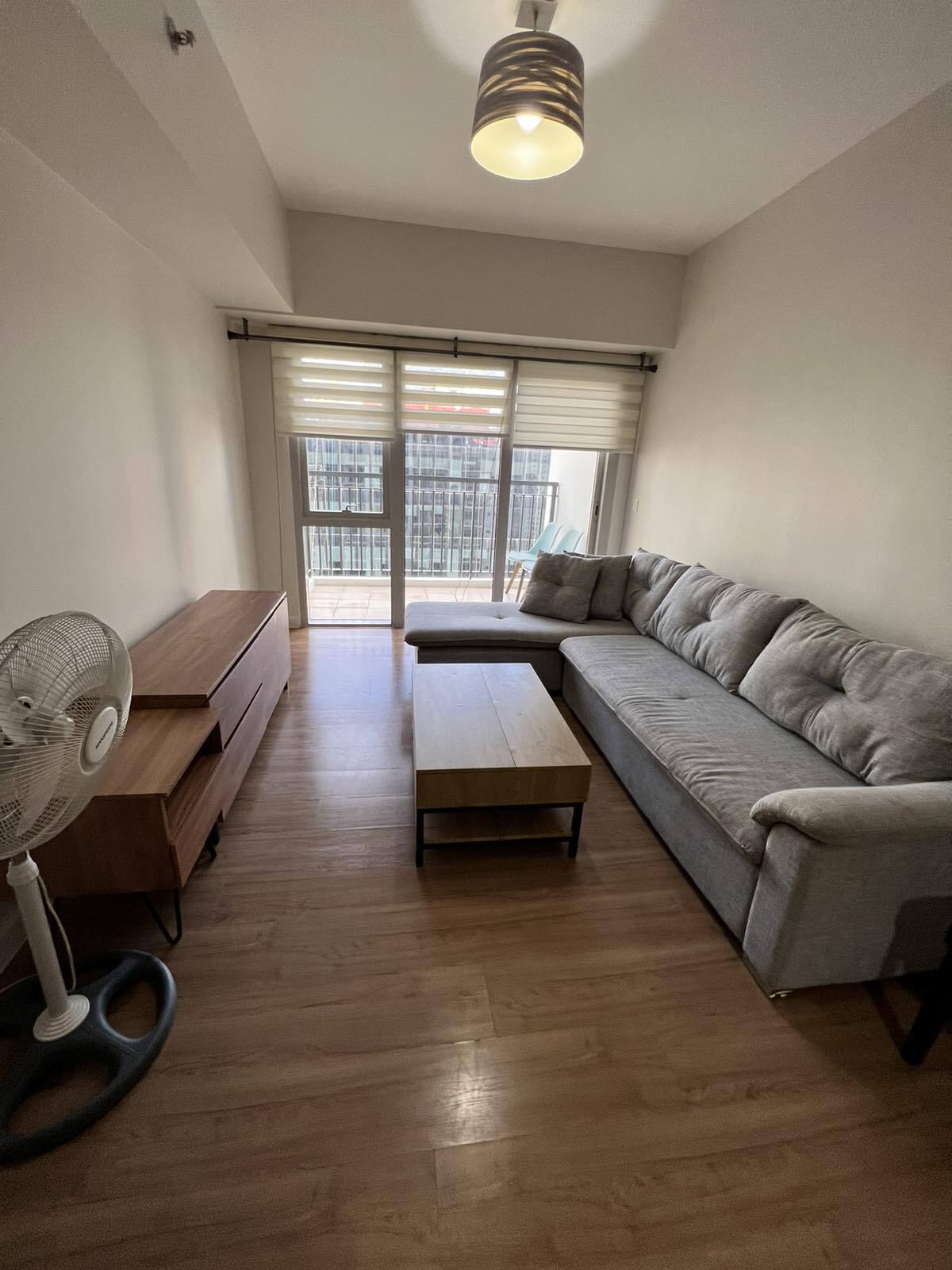 Two Maridien, BGC-тегі балконды 1 бөлмелі пәтер