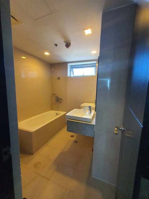 3-Bedroom Fully Furnished Unit at Uptown Parksuites, Taguig