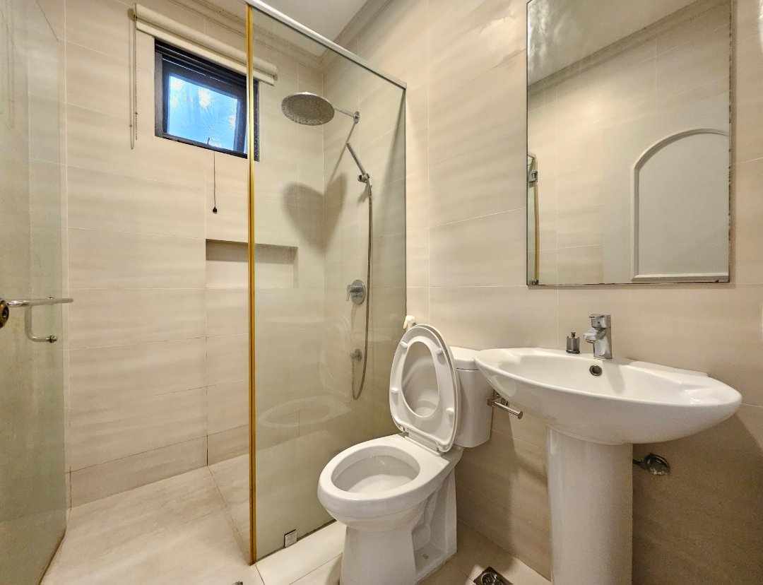 4 Bedroom House with Pool in Ayala Alabang Village