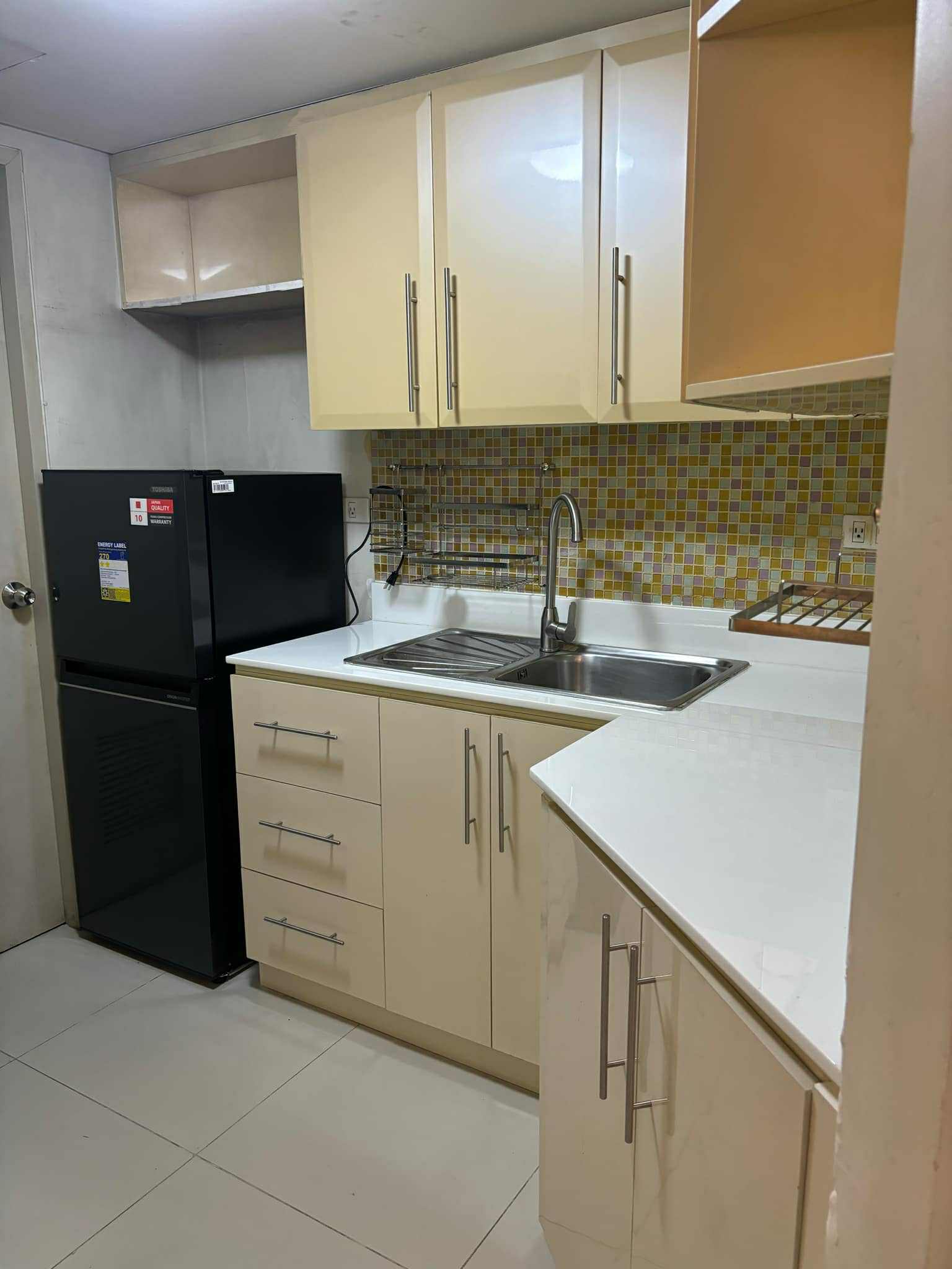 Parkside Villa - Spacious 2 Bedroom Furnished Apartment in Newport, Pasay