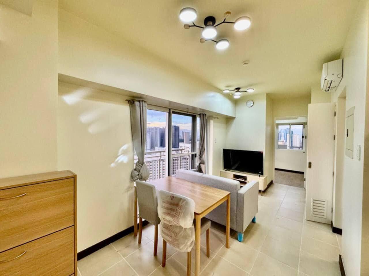 Brixton Place Weston Tower - 2-х кімнатна повністю мебльована квартира