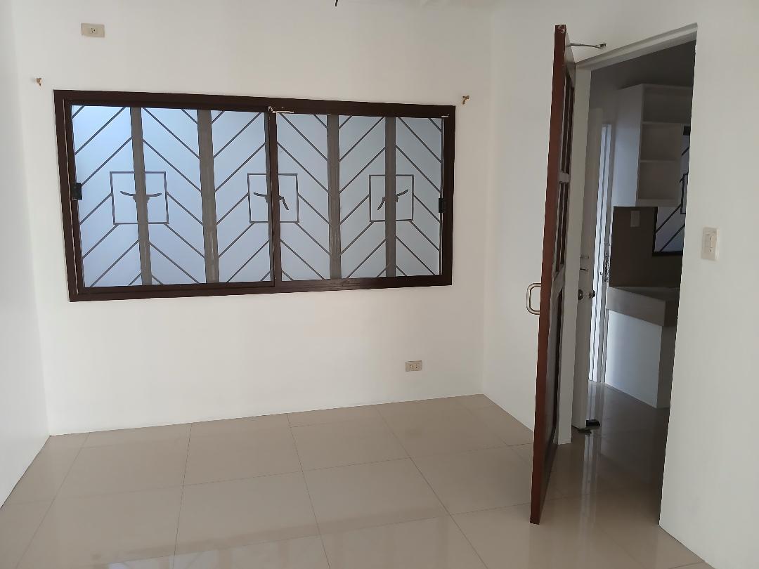 B.F. Homes, Паранаке қаласындағы 3 бөлмелі бунгало, гараж және қауіпсіздікпен