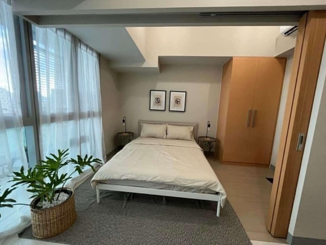 Fully Furnished 1 Bedroom Apartment at Uptown Parksuites Tower 2