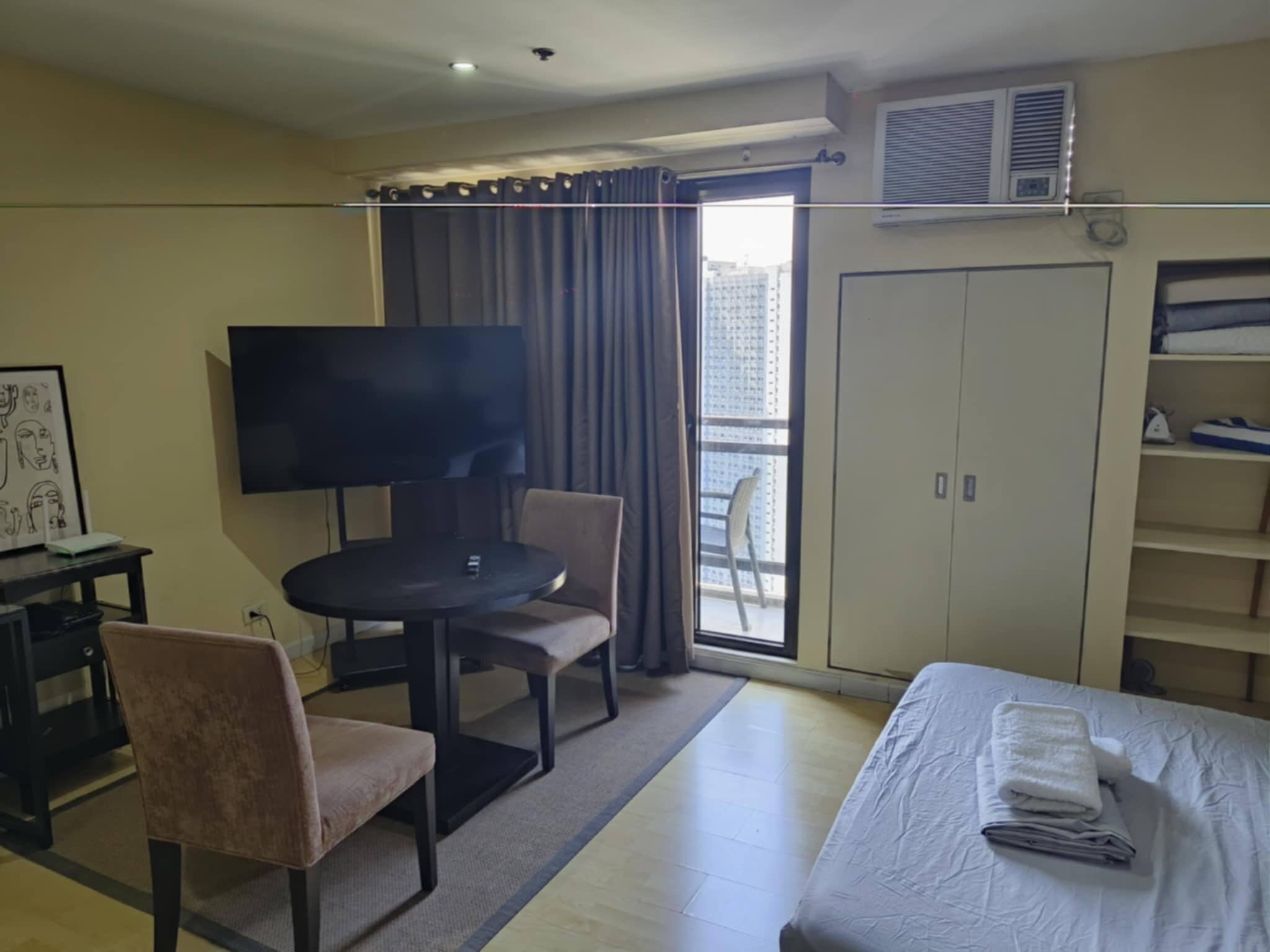 Сальседо ауылындағы Grand Soho Makati-да балконды студия