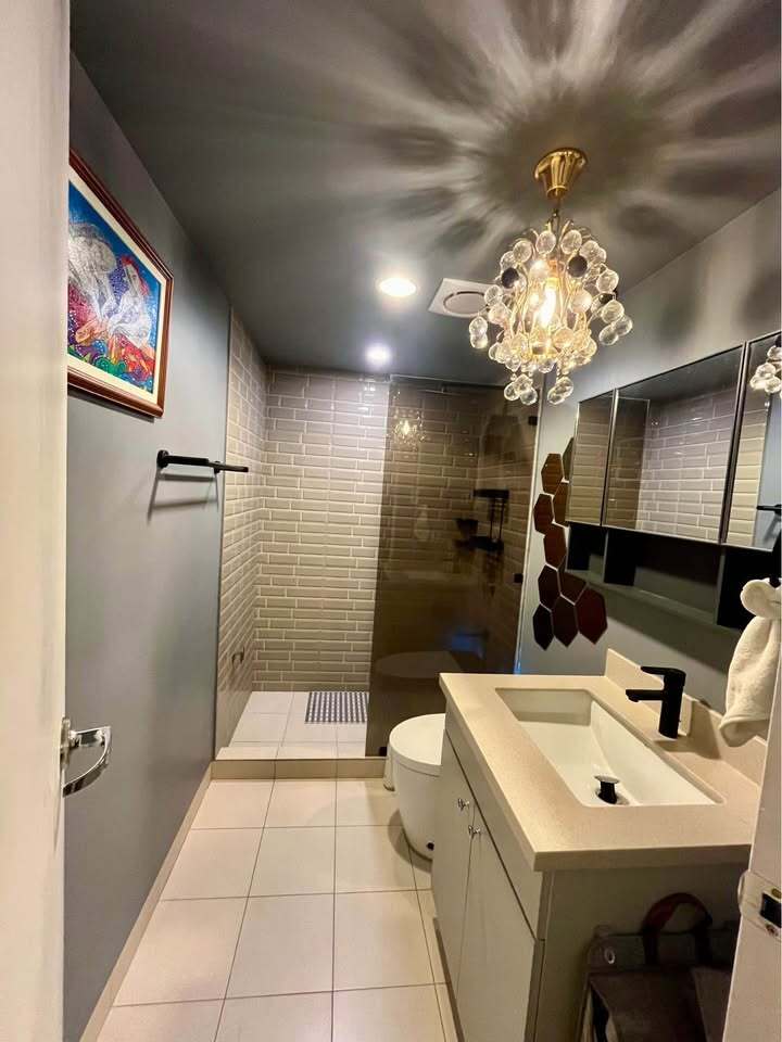 1 Bedroom Fully Furnished Apartment on 25th Floor with Balcony