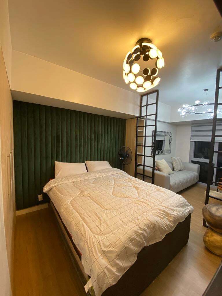 Park Triangle Residences BGC-тегі жиһазбен жабдықталған 1 бөлмелі пәтер