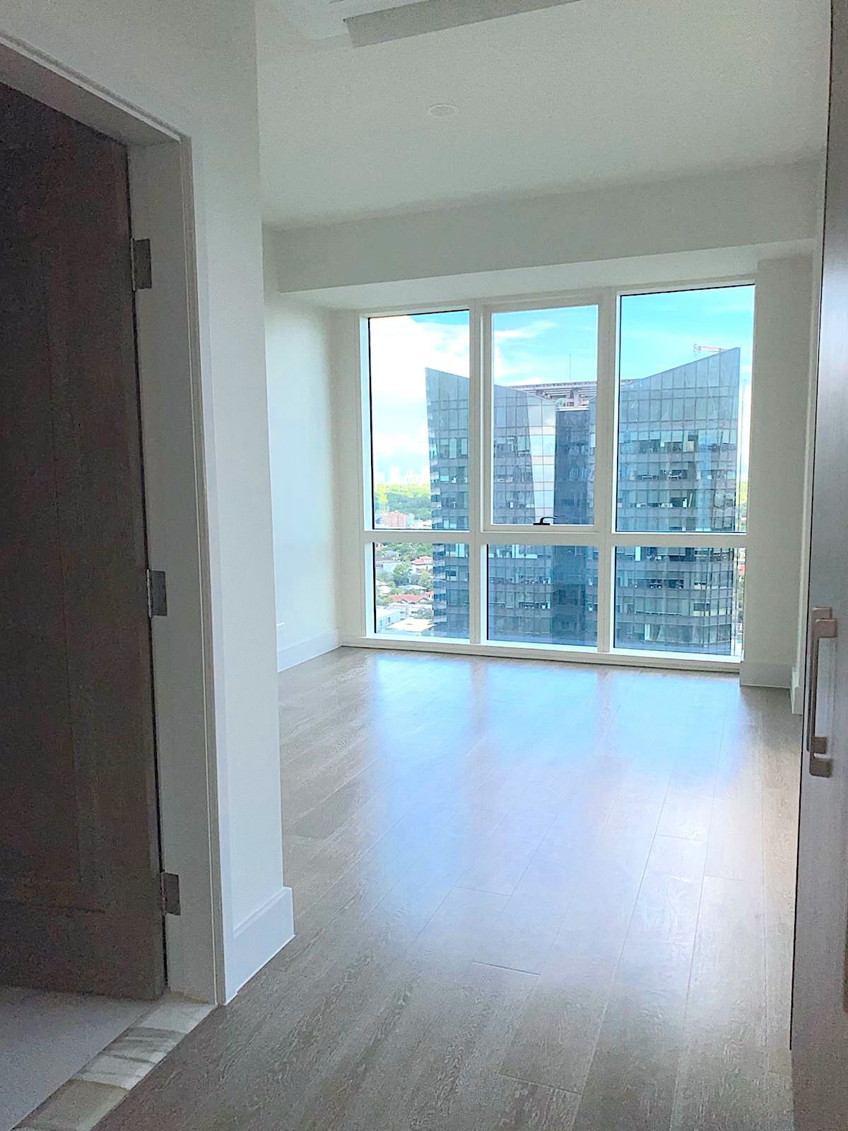 Balmori Suites-тегі сәулетті 3 жұмақты пәтер, Роквелл, Макати