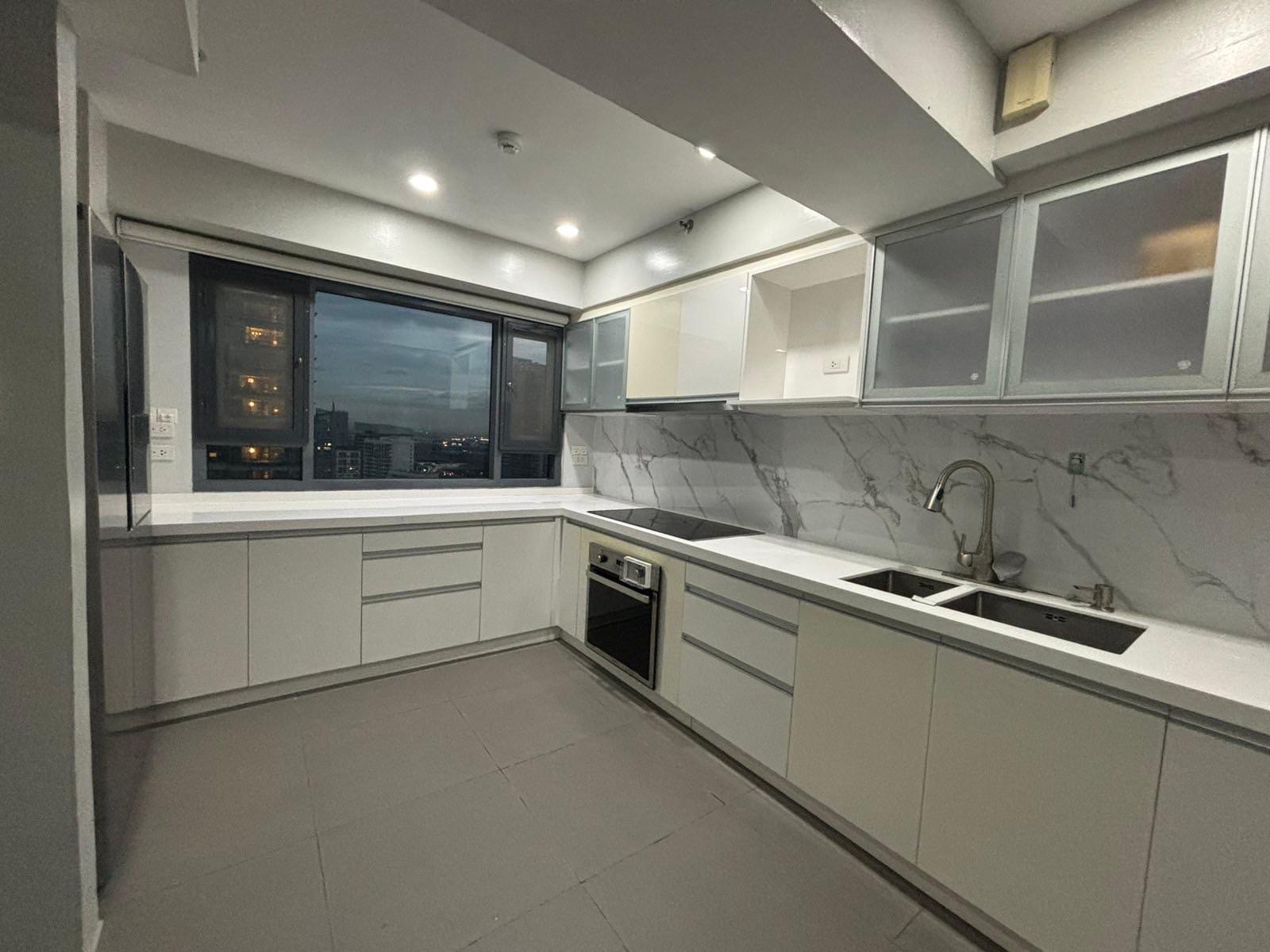 High-floor Bi-level 2BR Apartment in McKinley Park Residences, BGC