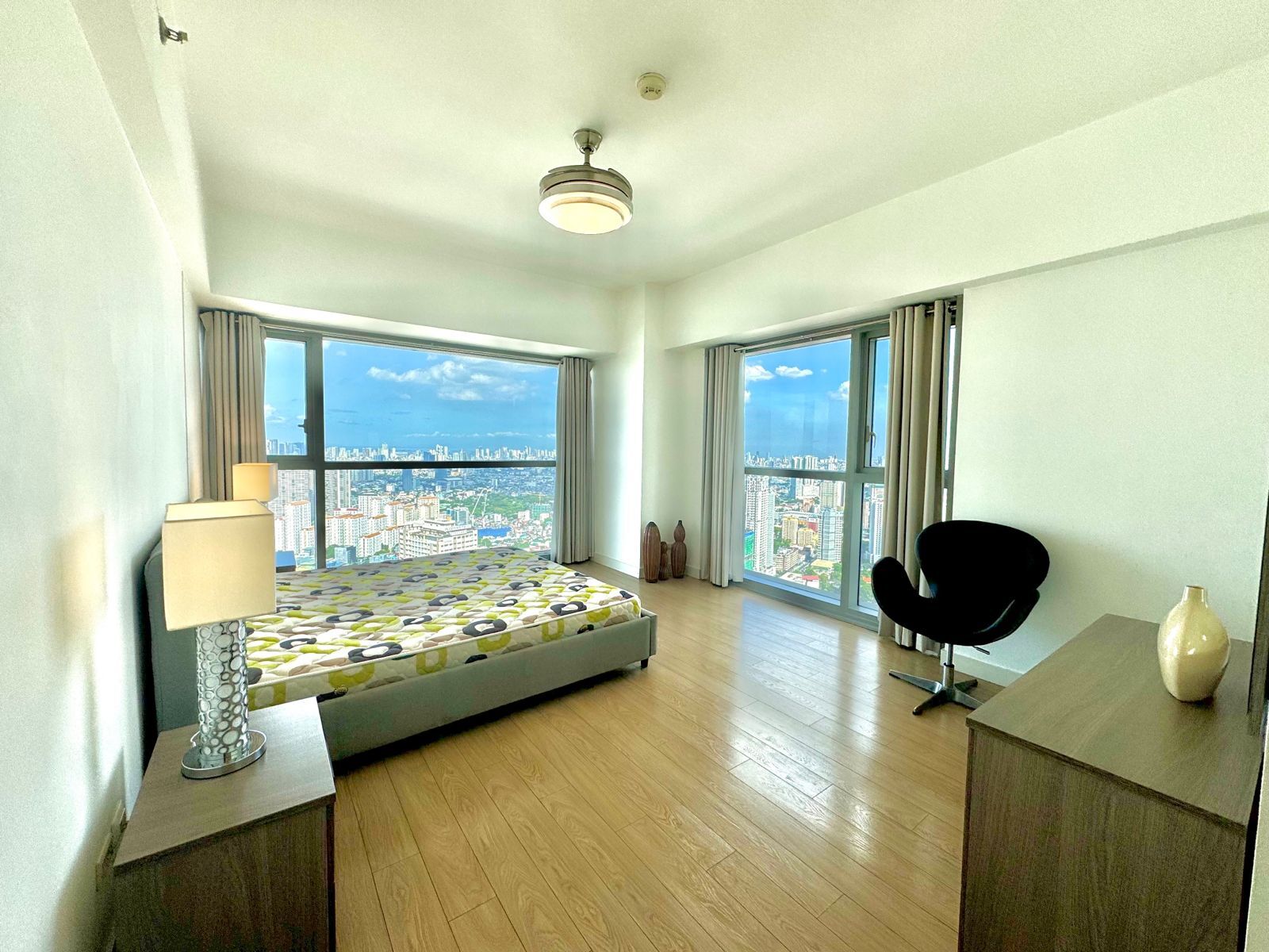 Роскошная 2-спальная квартира в One Shangrila Place с панорамным видом на город
