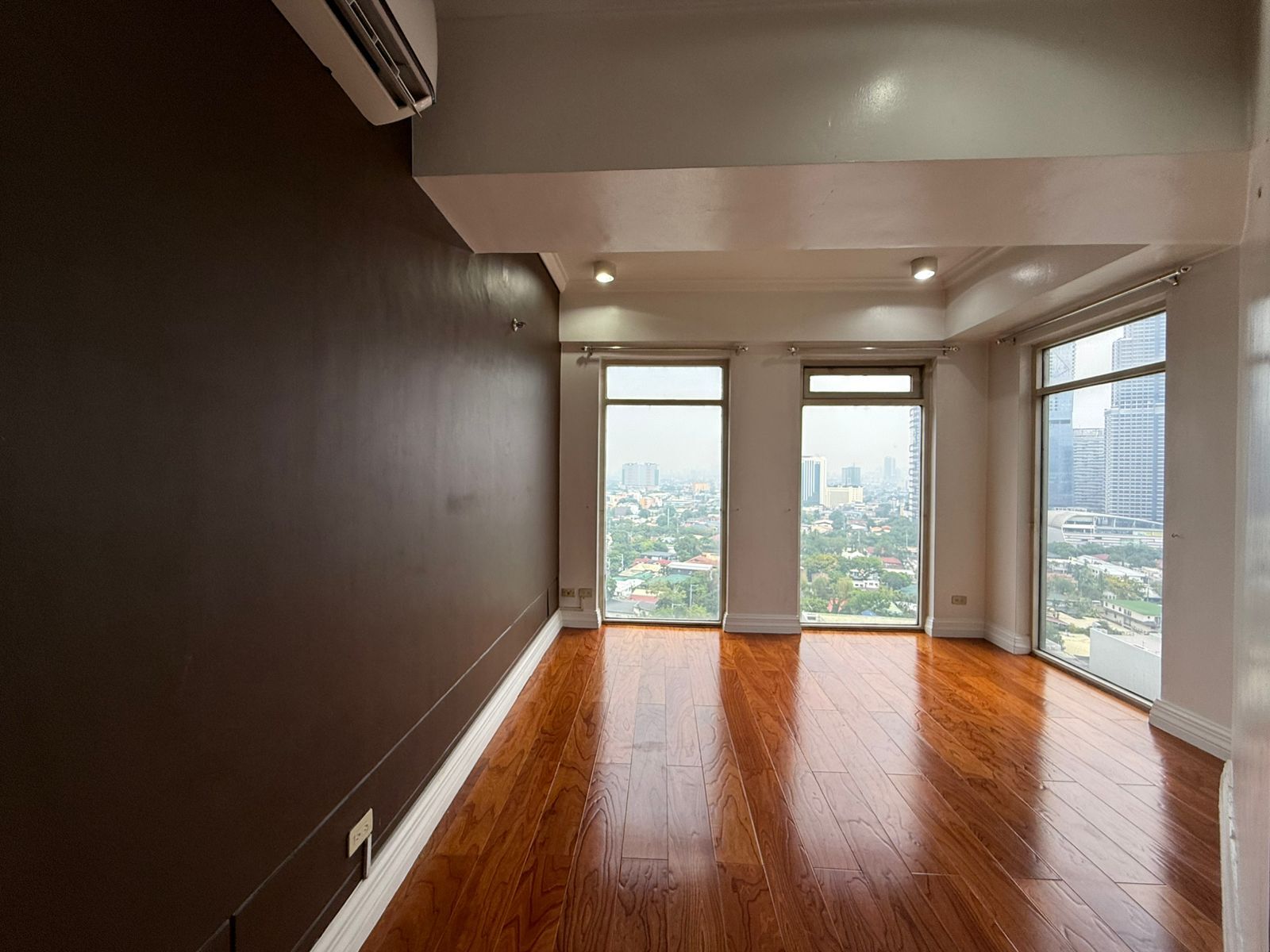 Spacious 3-Bedroom Apartment with City Views