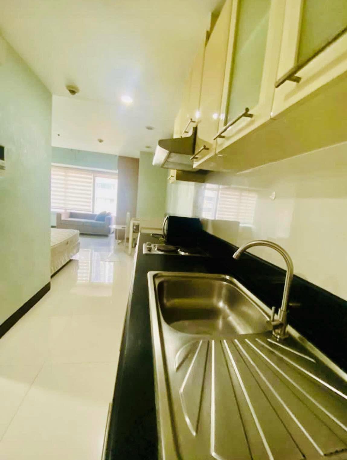 One Central Makati-те жиһазбен жабдықталған студия