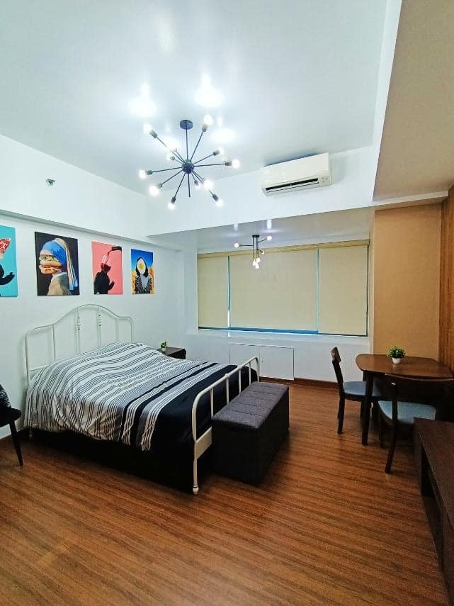HV Dela Costa, Makati қаласындағы Shang Salcedo Place студиясы