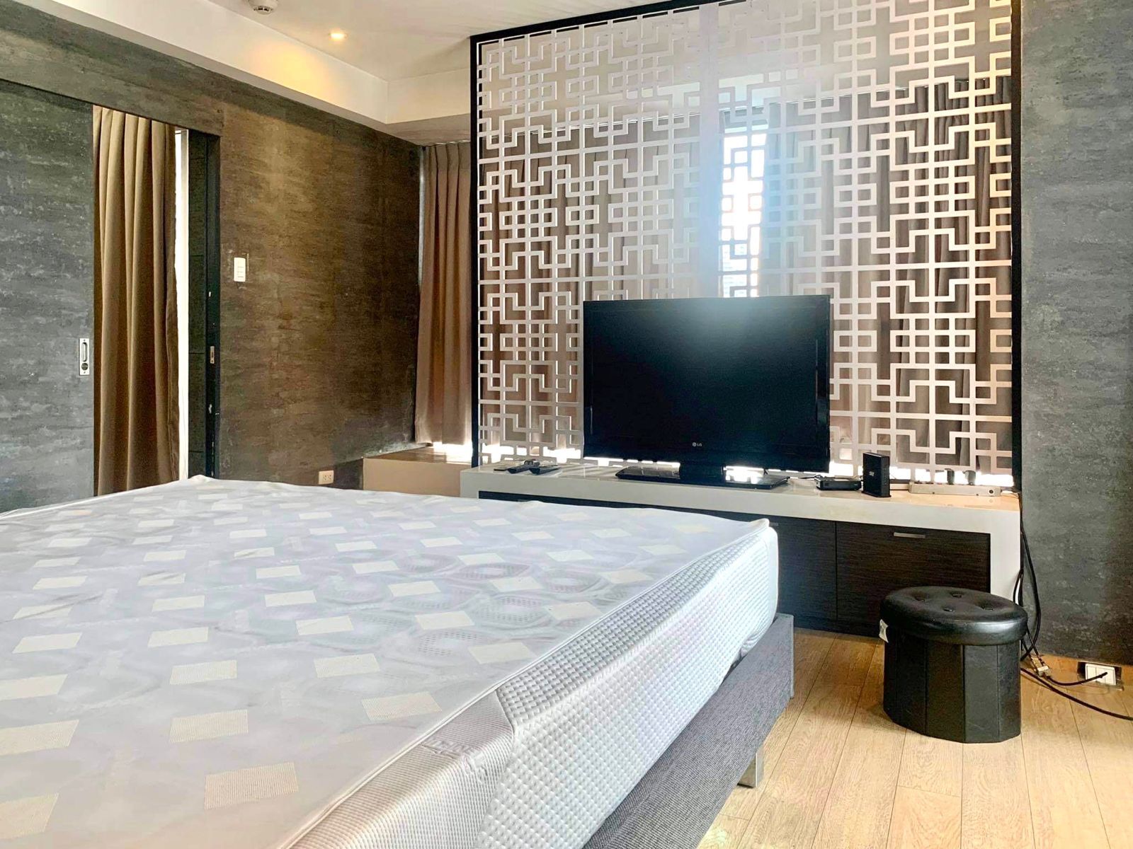 One Shangrila Place, Ortigas Center-дегі 2 жумектаны бар асыл пәтер