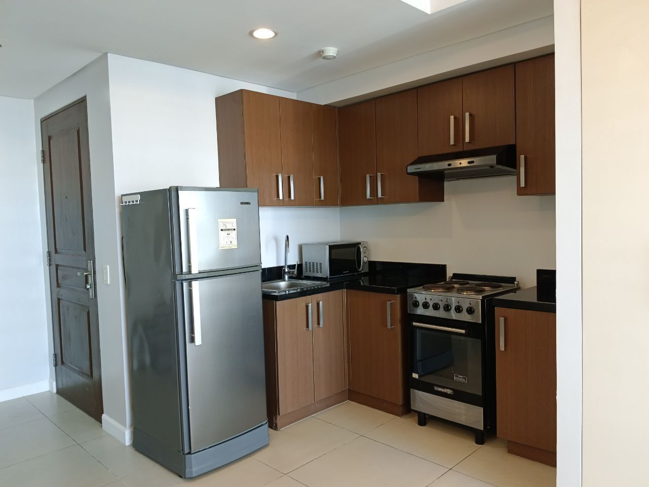 Two Serendra Red Oak-тегі студиялық пәтер, Тагиг қаласы