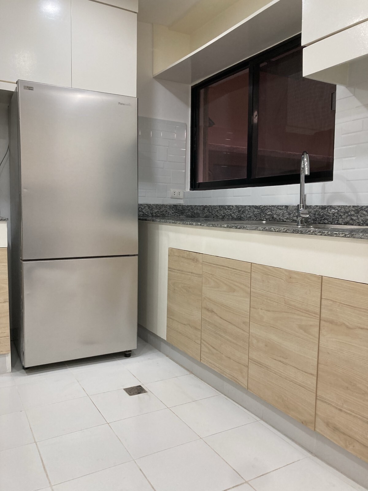 3 бөлмелі толық жабдықталған жөнделген пәтер, автотұрақпен