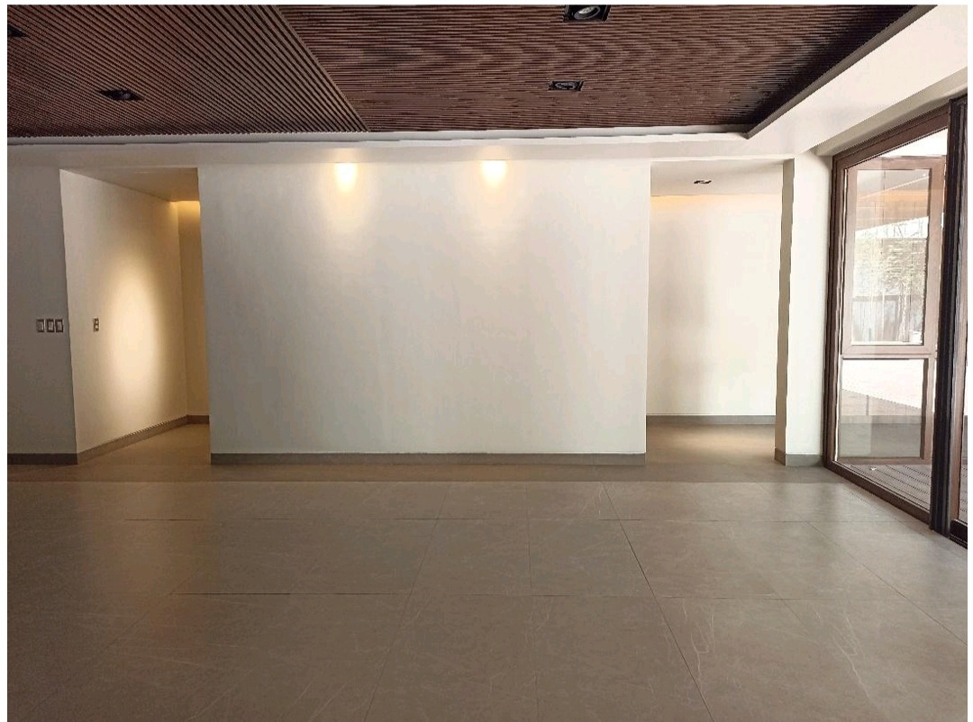 Urdaneta Village Makati Bungalow - Luxurious 4-Bedroom Property with Pool