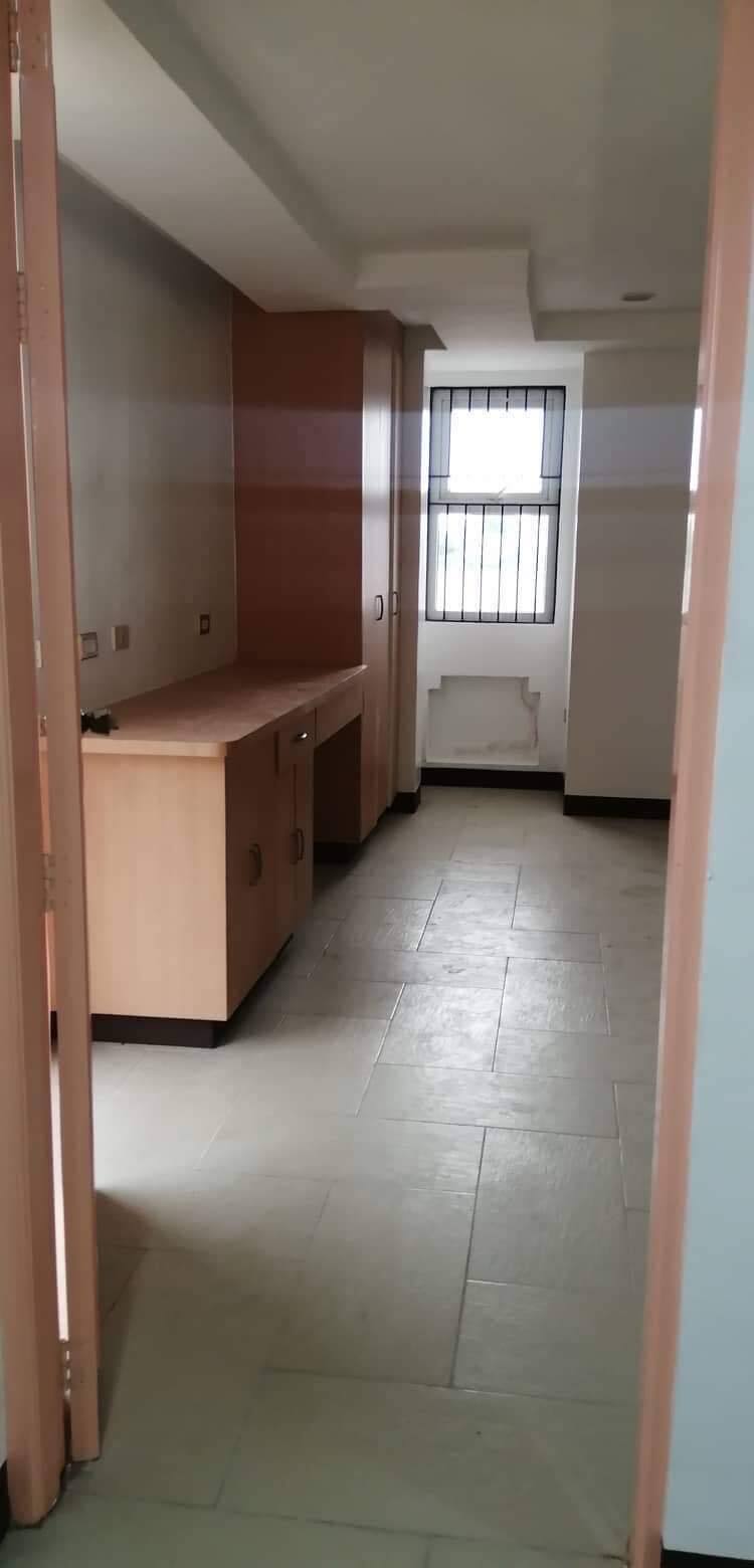 Трехэтажный дом в закрытом поселке недалеко от La Salle, Имус, Кавите