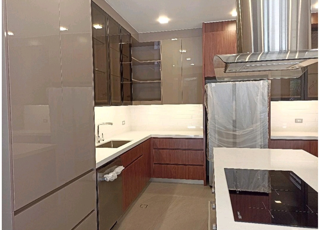Urdaneta Village Makati Bungalow - Luxurious 4-Bedroom Property with Pool