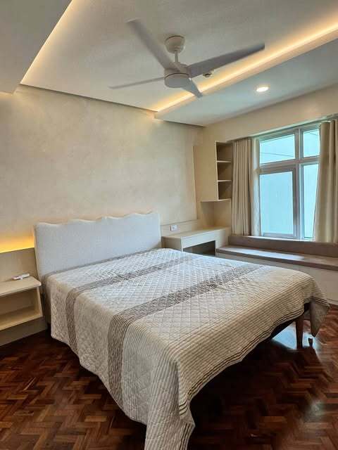 Жөнделген 2 бөлмелі пәтер Two Serendra-да ыңғайлылықтар мен тұрақ орыны бар