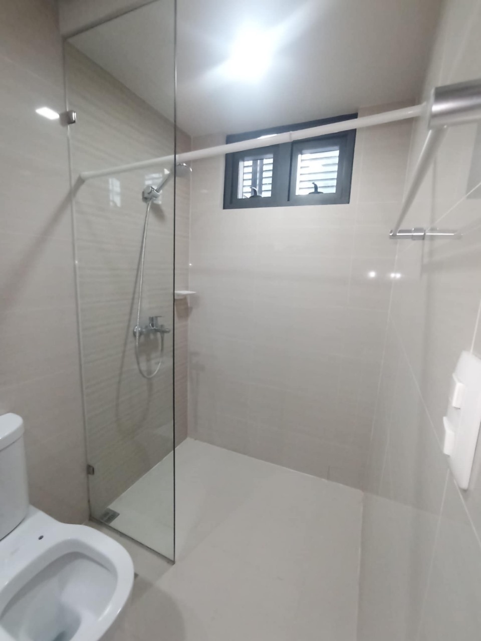 Semi-furnished 2-bedroom at Uptown Ritz - Luxurious City Living