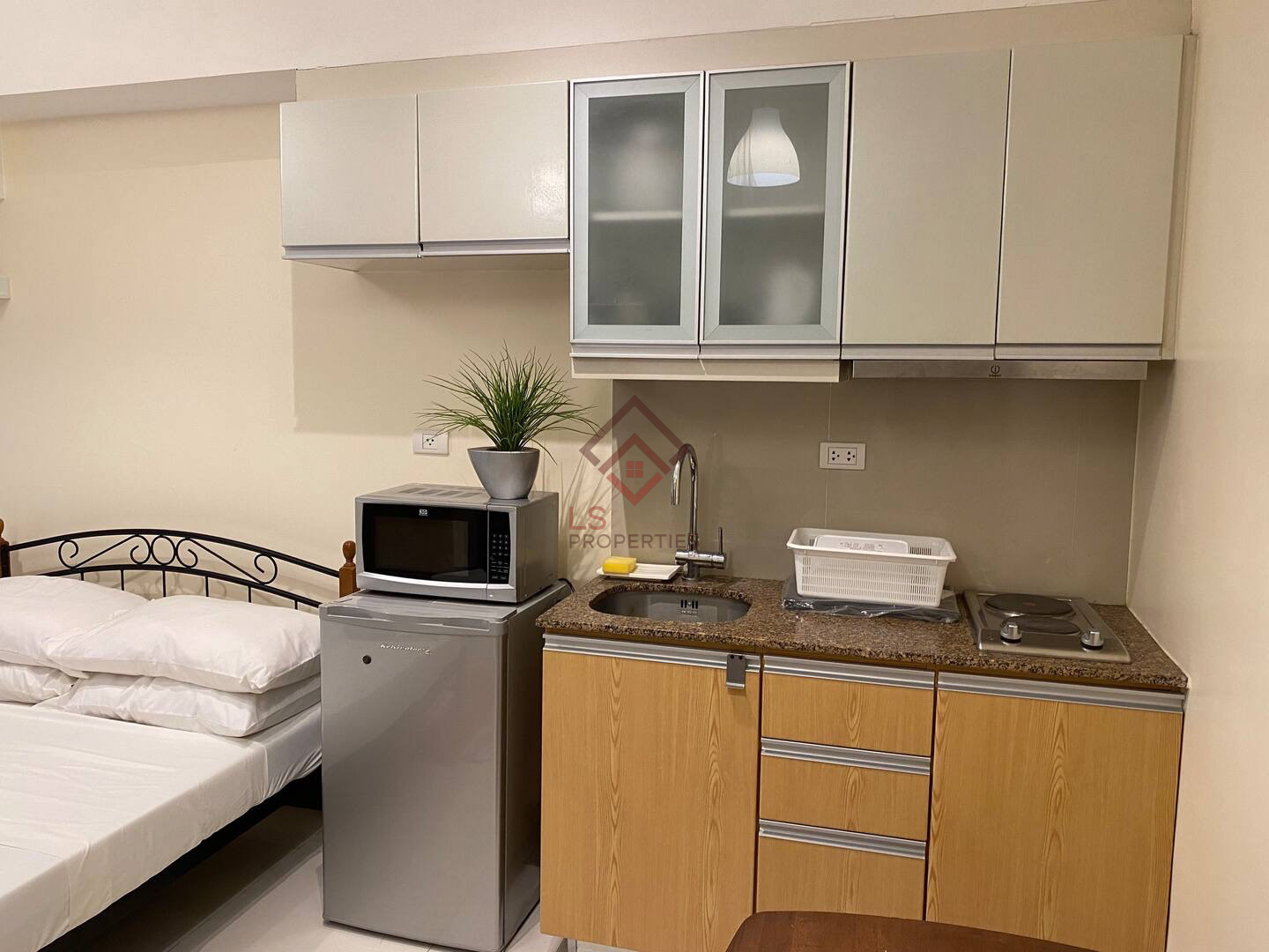 Fully Furnished Studio Unit in Viceroy Tower, McKinley, Taguig City