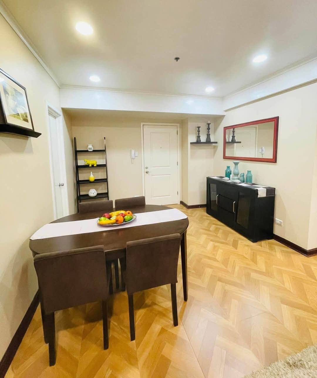 2 бөлмелі бұрыш бөлмесі, South of Market (SOMA), Тагиг қаласы