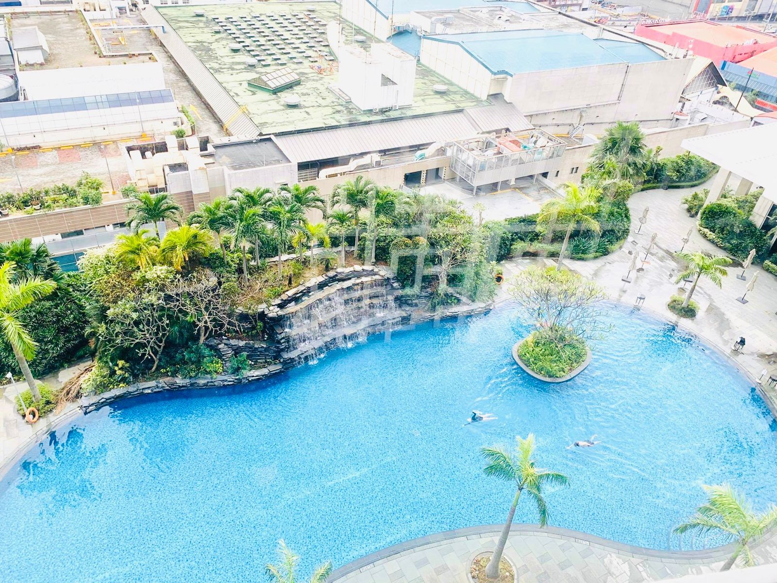 One Shangrila Place, Ortigas Center-дегі 2 жумектаны бар асыл пәтер