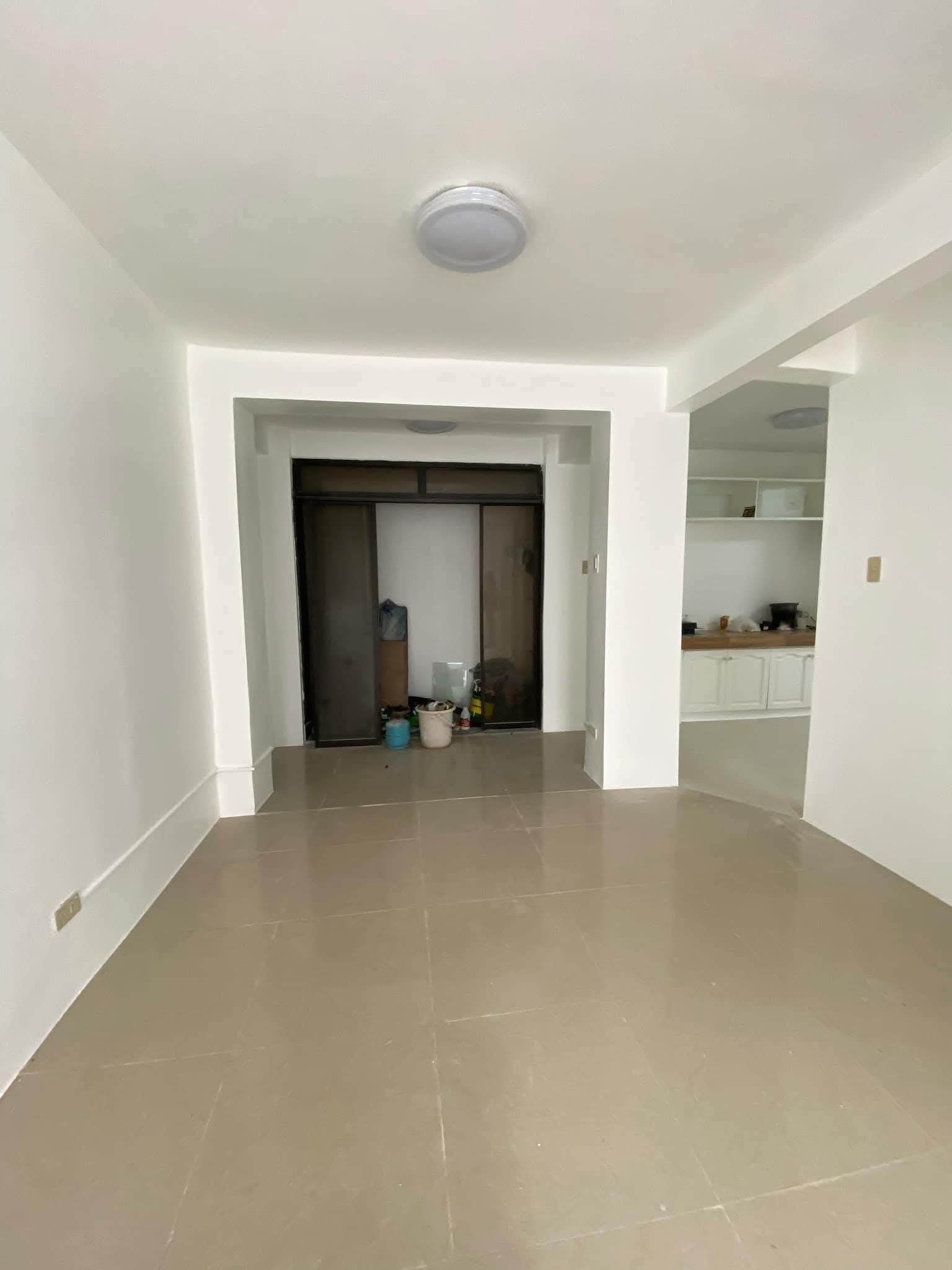 Жақында жөнделген 4+1 жатқа бөлмелі үй Ridgecrest шағын ауданында
