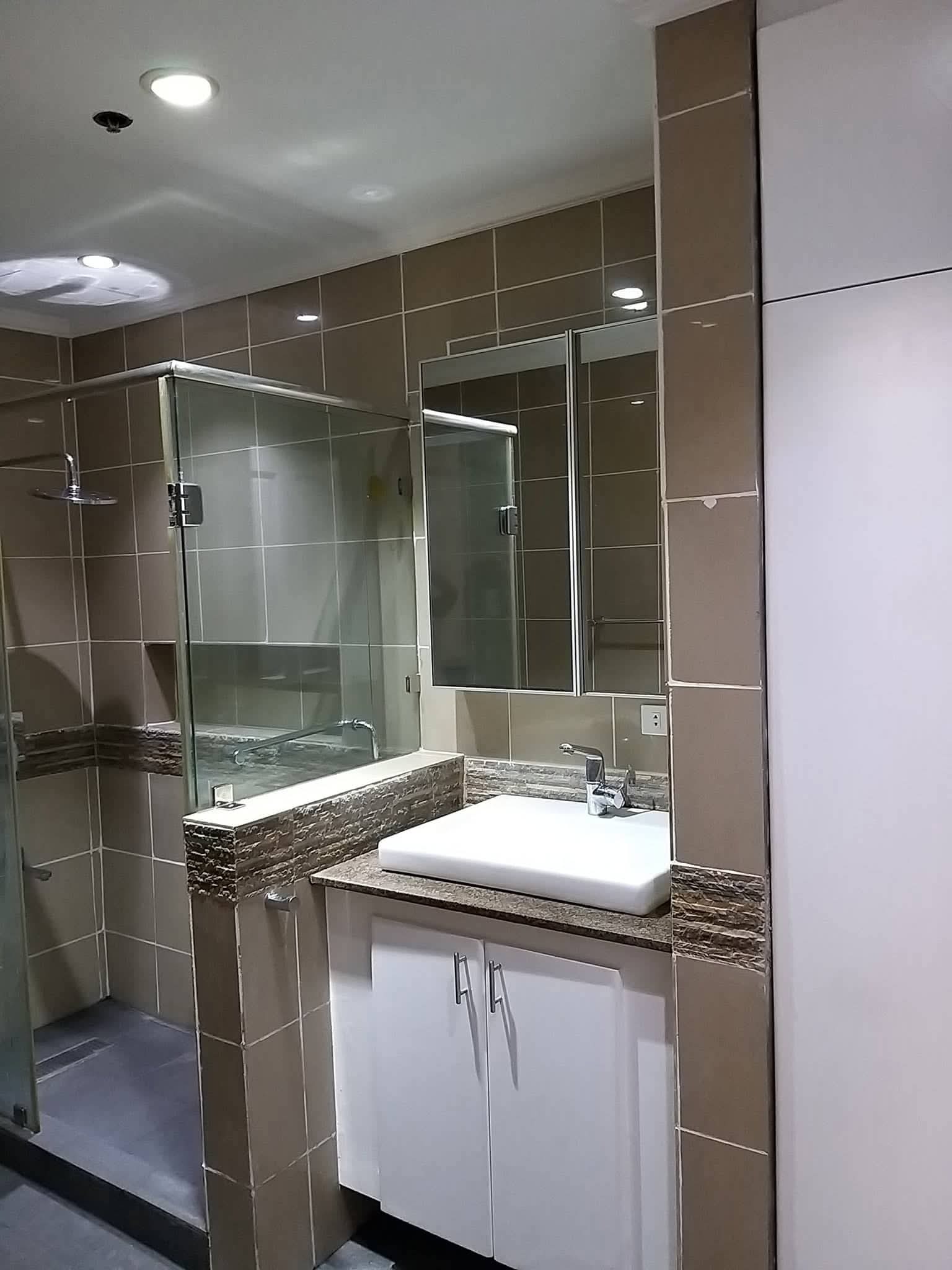 Кең 2-бөлмелі пәтер, Истон Плейс, Валеро, Макати