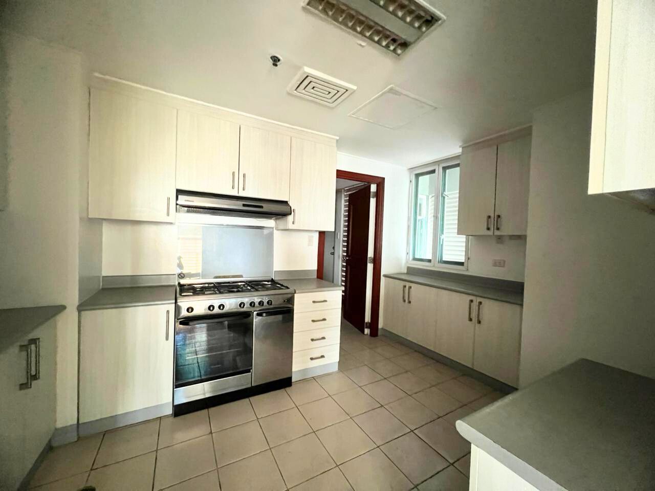 Spacious 3-Bedroom Fully Furnished Apartment with Multiple Amenities